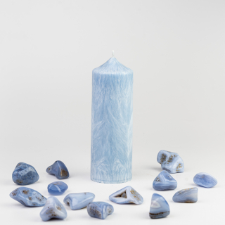Energetická sviečka JASPIRE® s energiou kameňa Chalcedón modrý/Strelec/60x150 mm