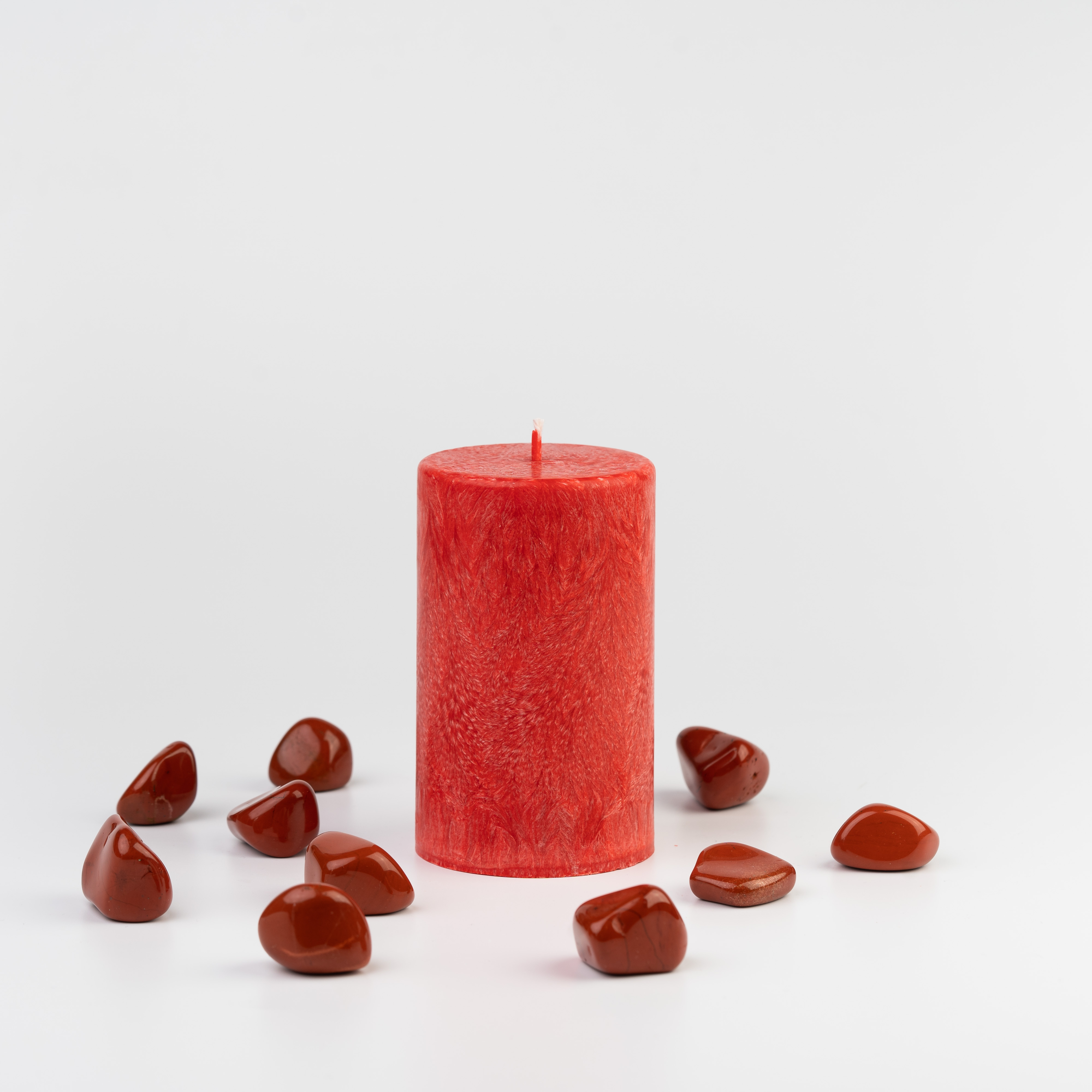 Energetická sviečka JASPIRE® s energiou kameňa červený Jaspis /Baran / 70x110 mm