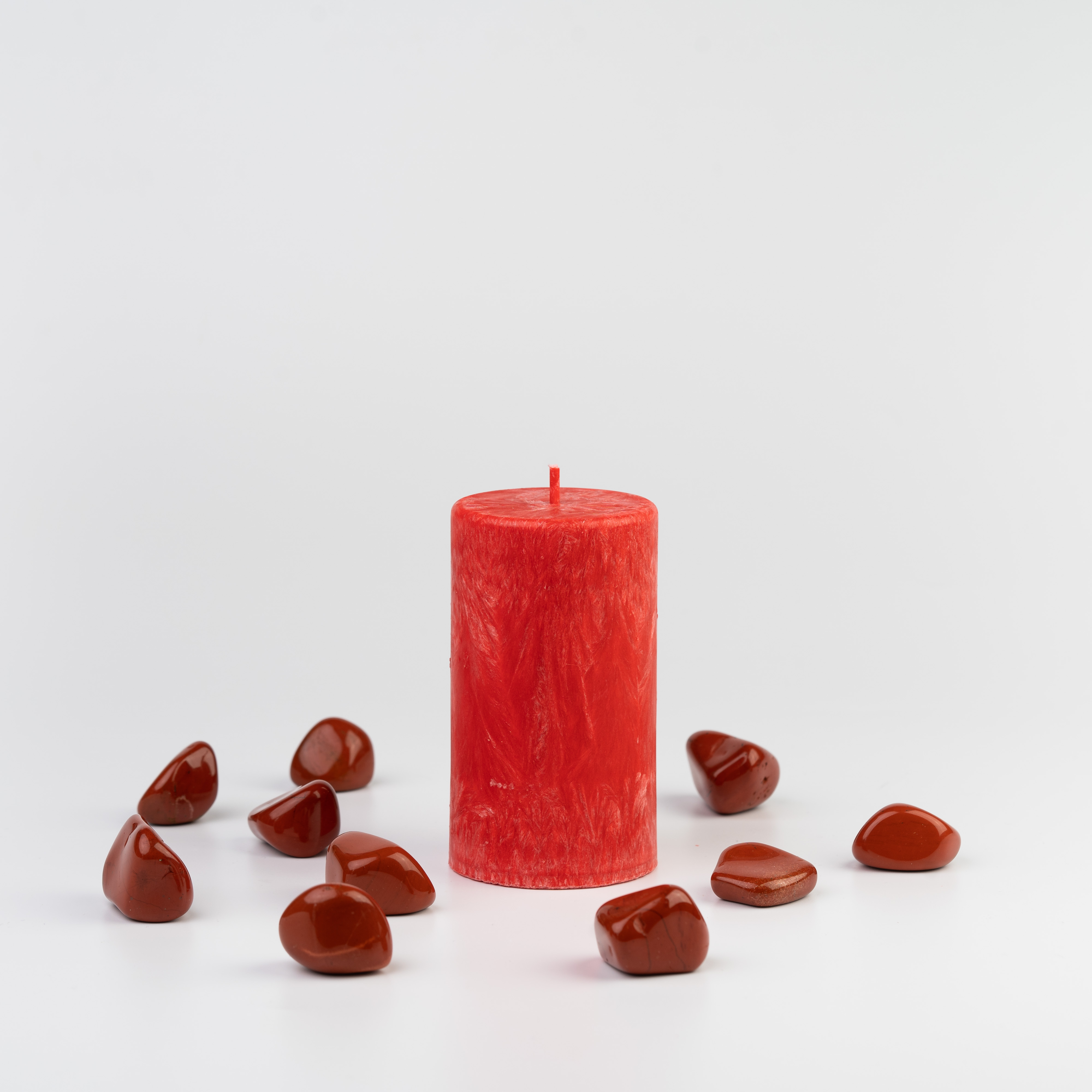 Energetická sviečka JASPIRE® s energiou kameňa červený Jaspis / Baran/ 60x110 mm