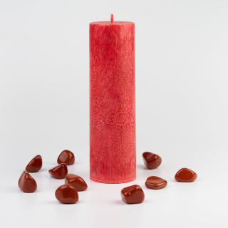 Energetická sviečka JASPIRE® s energiou kameňa červený Jaspis/ Baran / 65x220 mm
