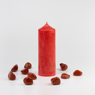 Energetická sviečka JASPIRE® s energiou kameňa červený Jaspis /Baran / 60x150 mm